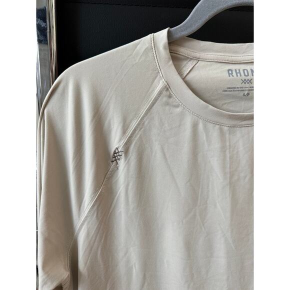 Rhône Long Sleeve Men’s workout ski shirt in Sandstone Beige Cream Tan Small NWT - Picture 5 of 10